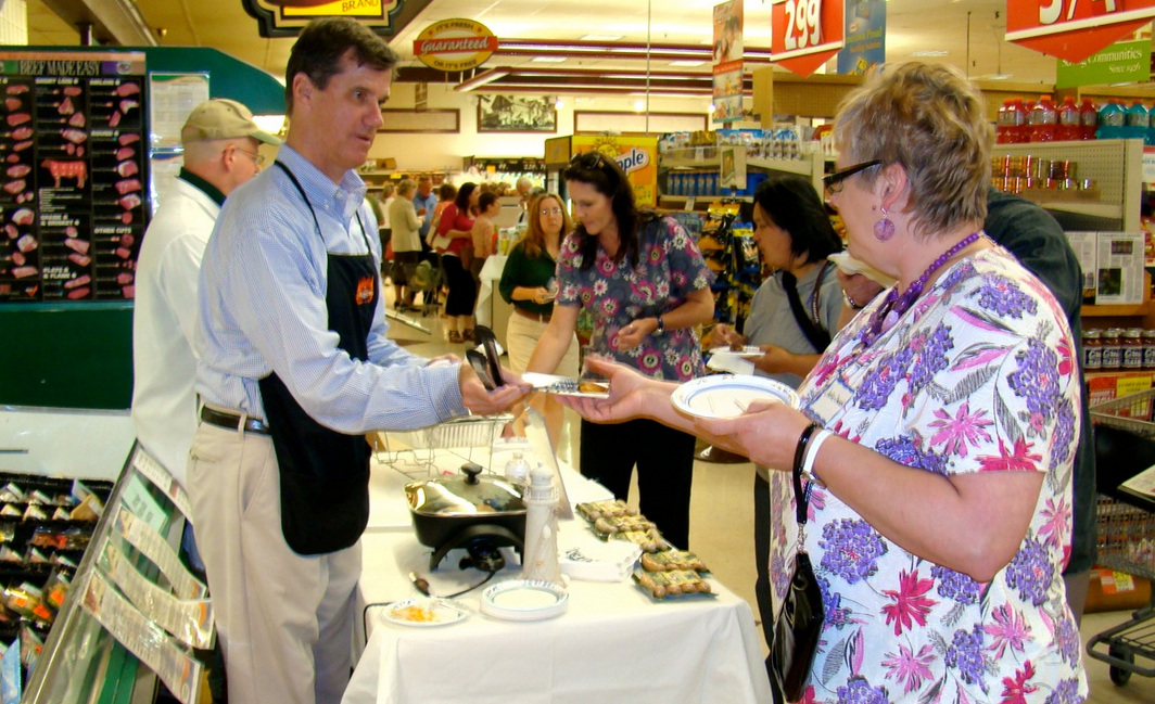 In store samples Store associates can make you samples of most liquids, cream and perfume instore. You can't really get samples of makeup (except foundation/primer type) but otherwise you just have to ask. Sometimes they offer you samples at checkout without asking but not often and depending on the stores.